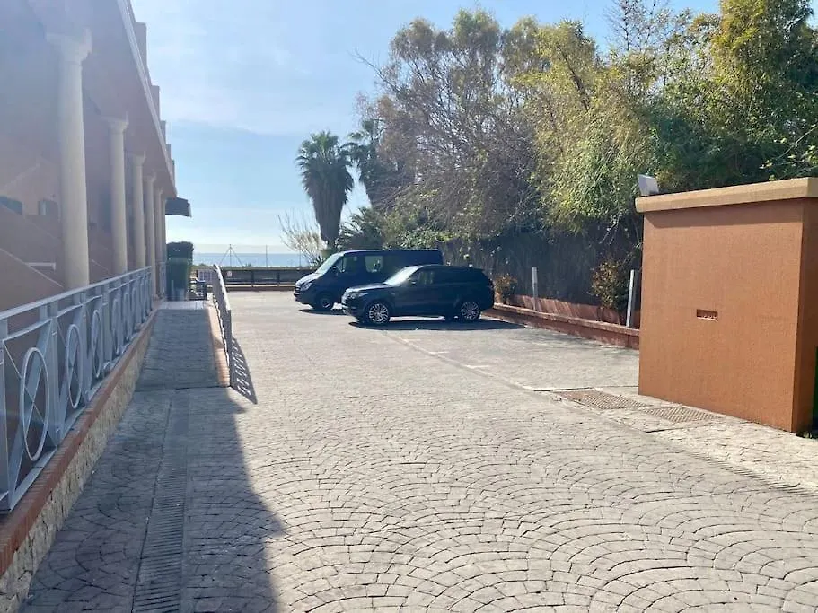 Exclusive Beachfront Penthouse Almayate Alto 0*,  Spain